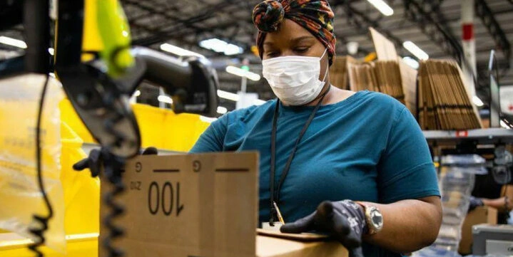  2023/10/an-amazon-warehouse-worker-1-1-e1730398818840.jpg 